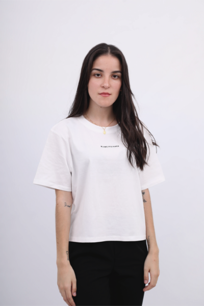 T-SHIRT MINIMALISTA CROPPED BRANCA